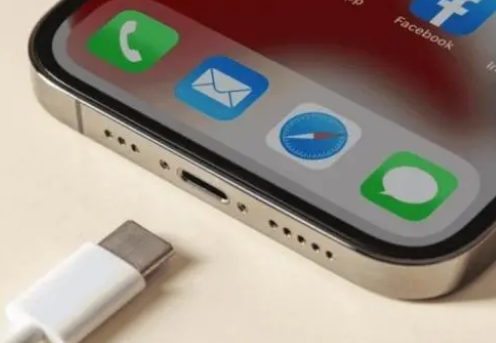 玛曲苹果15维修分享iPhone15改USB-C接口后能和安卓用户互借充电器吗